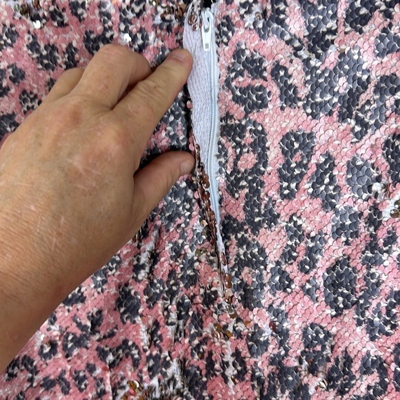 Free people one 08 sequin mini skirt 16”w 16”length great preowned condition - Picture 6 of 7
